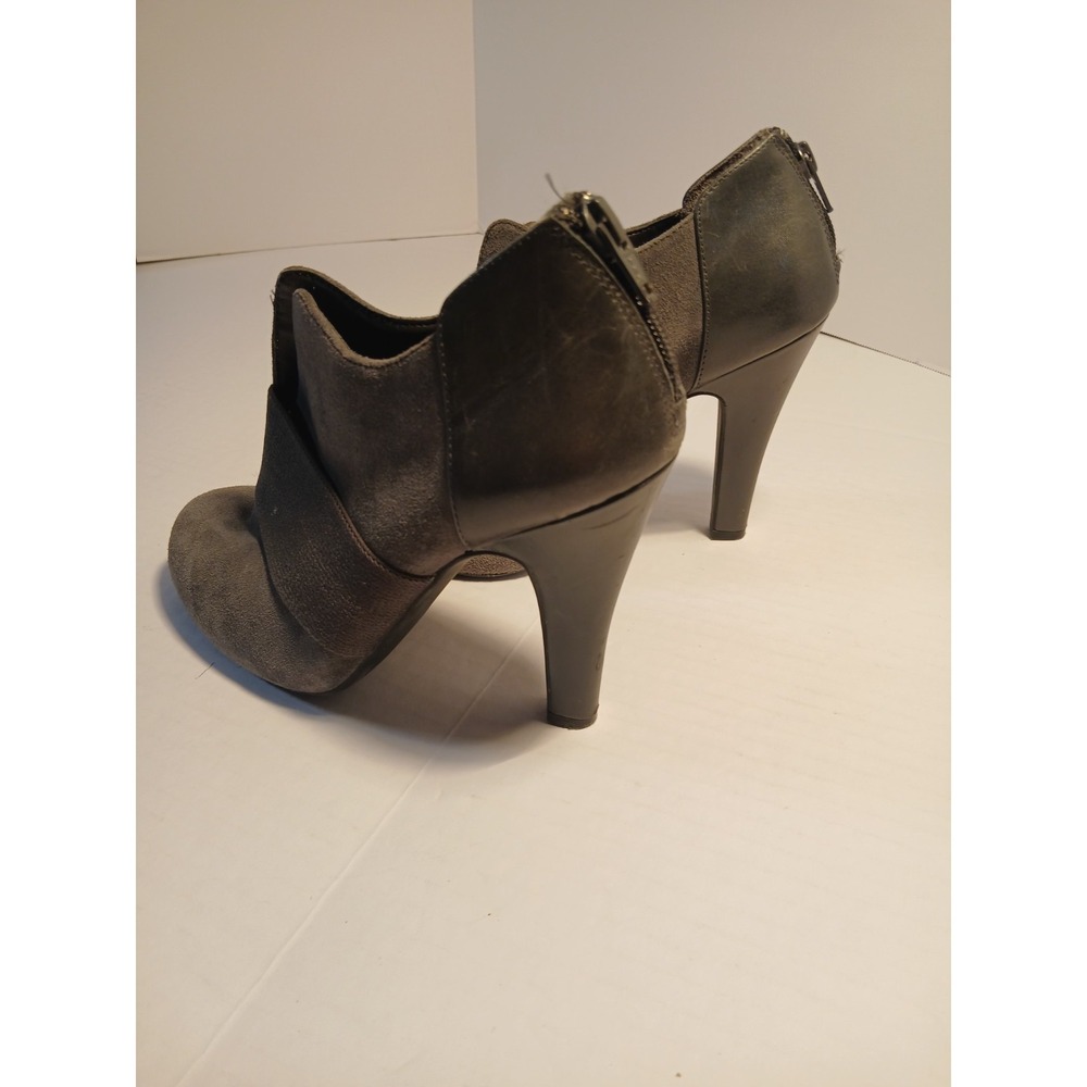 Gianni Bini Gray Suede Slip-On Closed Toe Stiletto Pumps w/ Elastic Strap